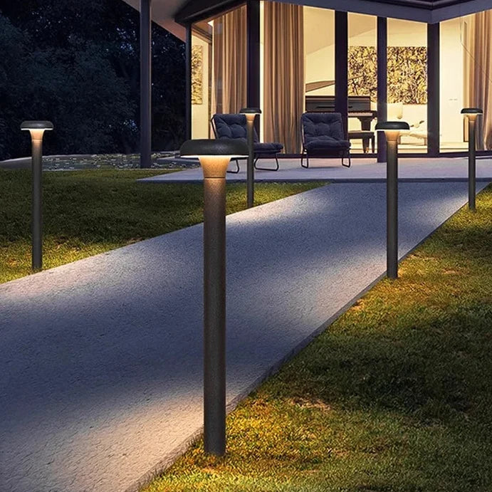 Baliza de jardín LED Olcina – versión de 80 cm a lo largo de un camino
