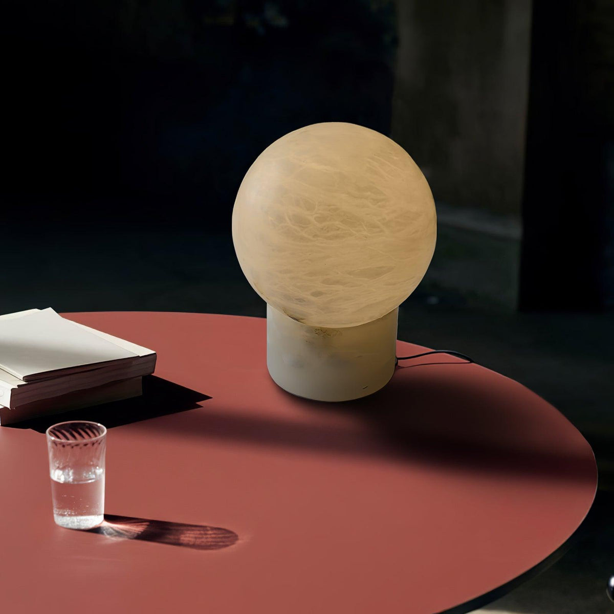 Lámpara de mesa de alabastro Selenita en un dormitorio tranquilo – imagen 11