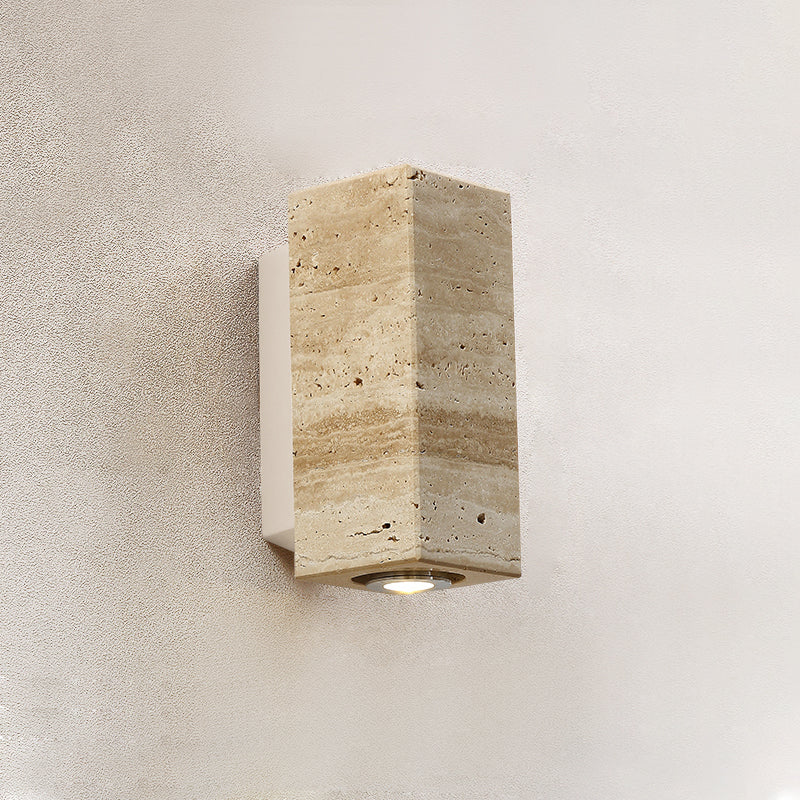 Aplique de pared de travertino Onsara – versión rectangular con soporte blanco