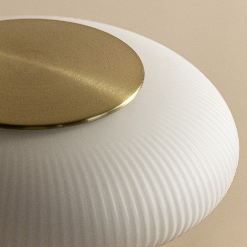 Lámpara de mesa vintage Rizala – detalle del remate de latón