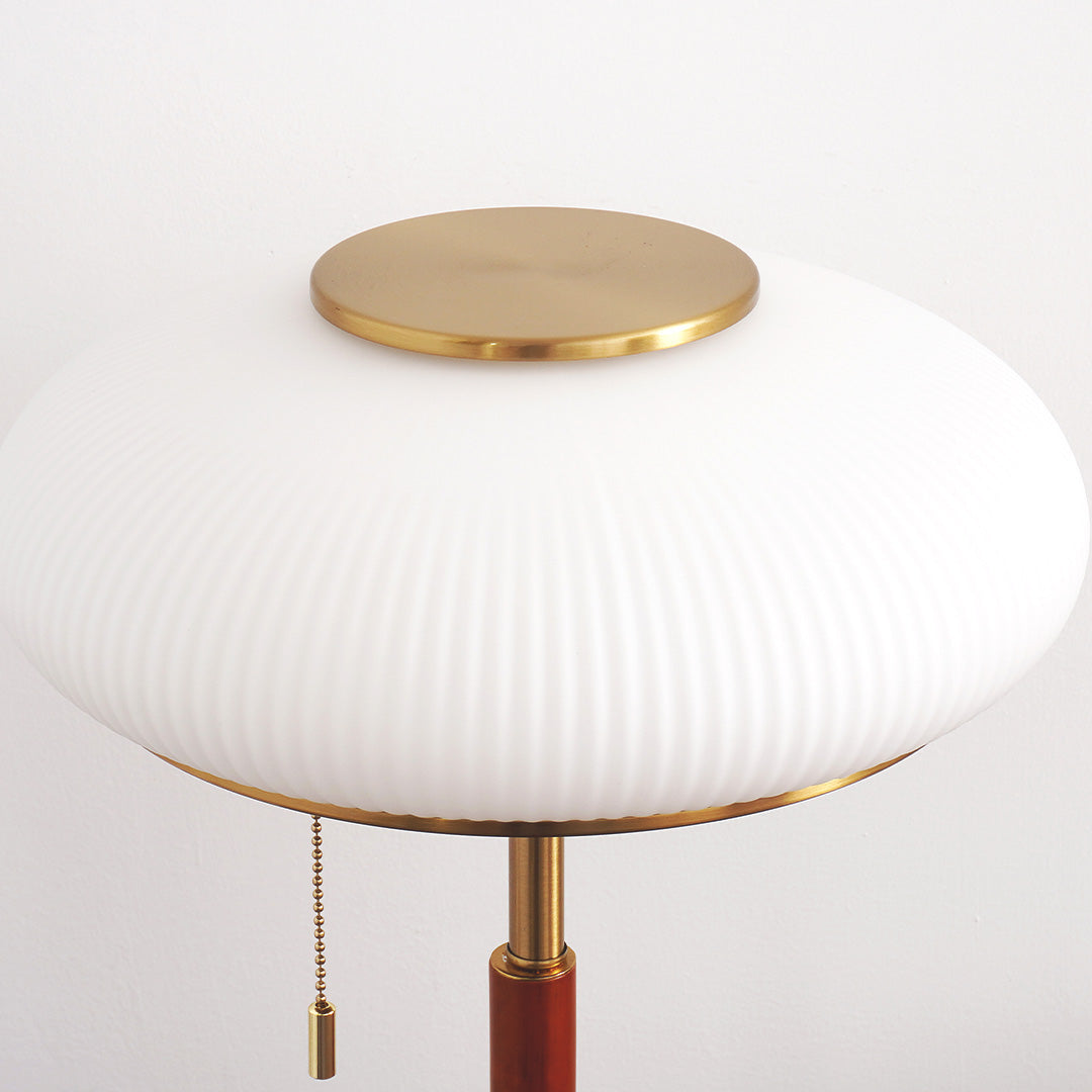 Lámpara de mesa vintage Rizala – detalle de la pantalla de cristal estriado