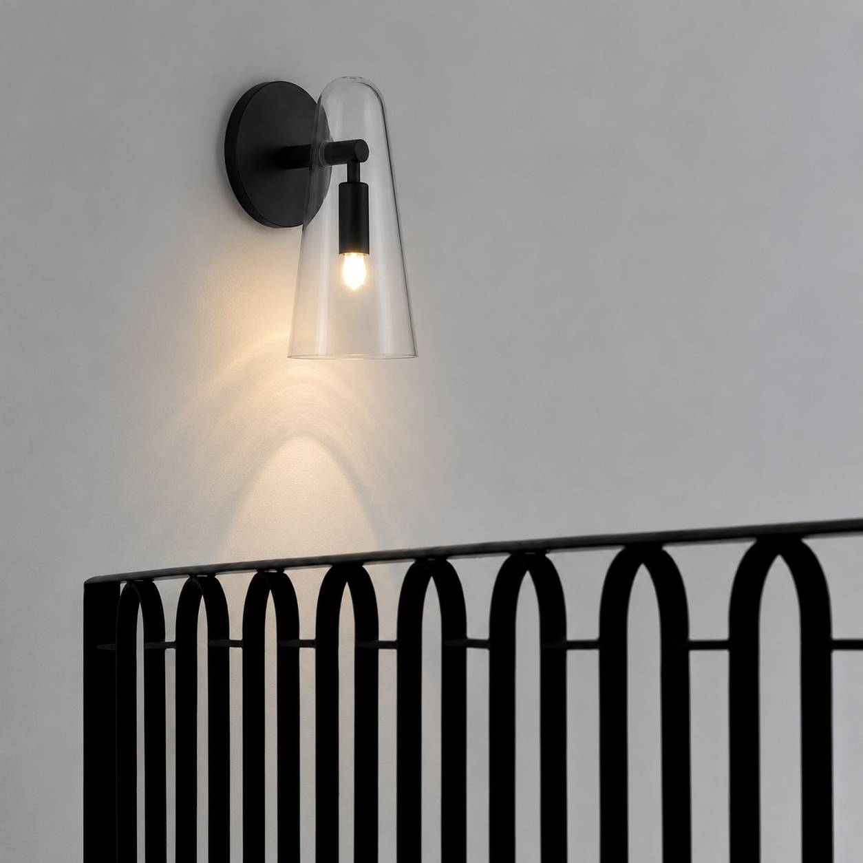 Mavon - Lámpara de Pared Conical de Vidrio con LED Integrado – Elegante y Moderna