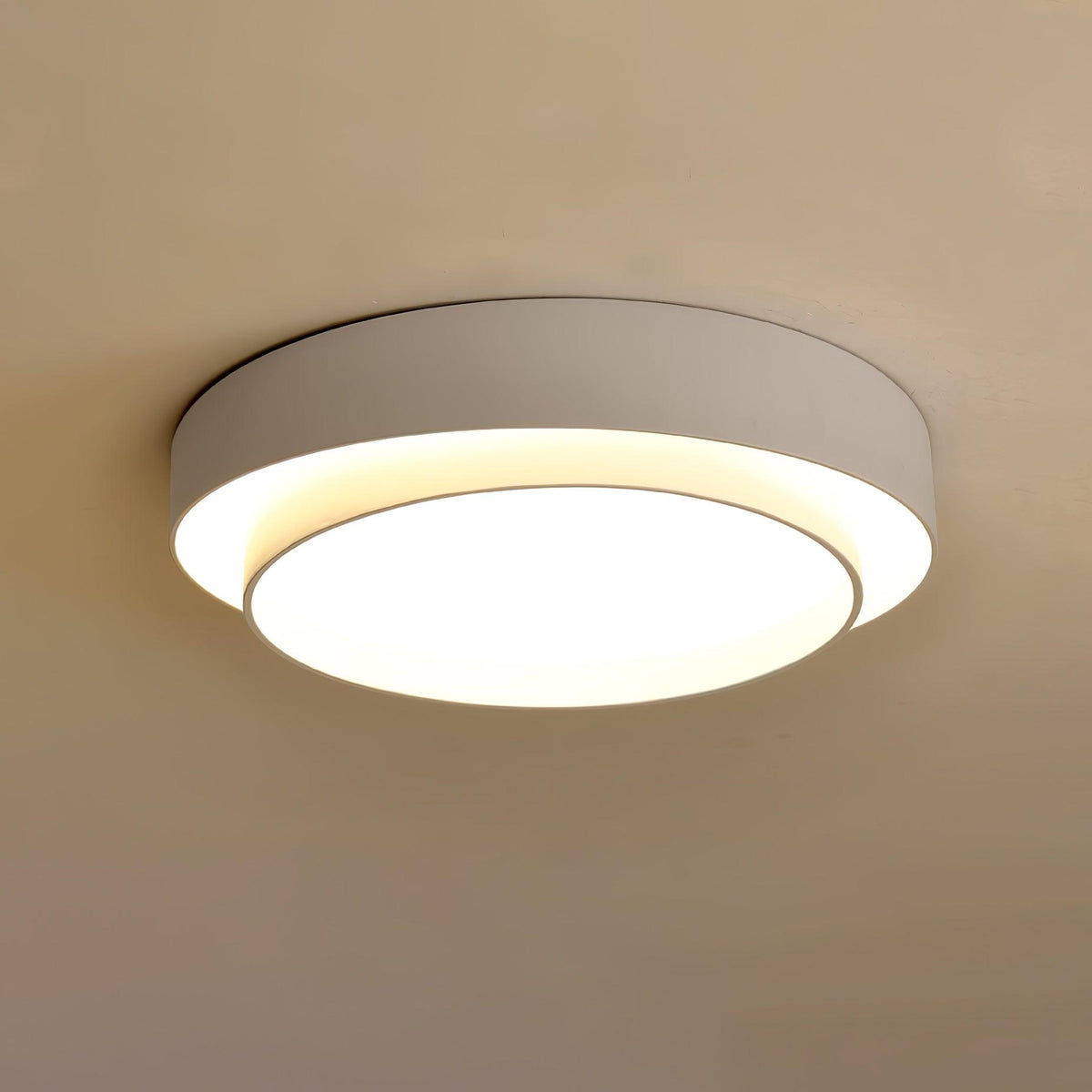 Plafón LED de doble aro Bandela en un salón moderno – imagen 28