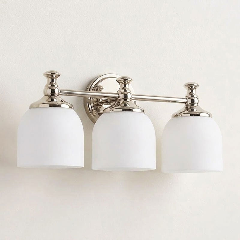 Aplique de pared clásico Campela sobre el espejo de un baño – imagen 45