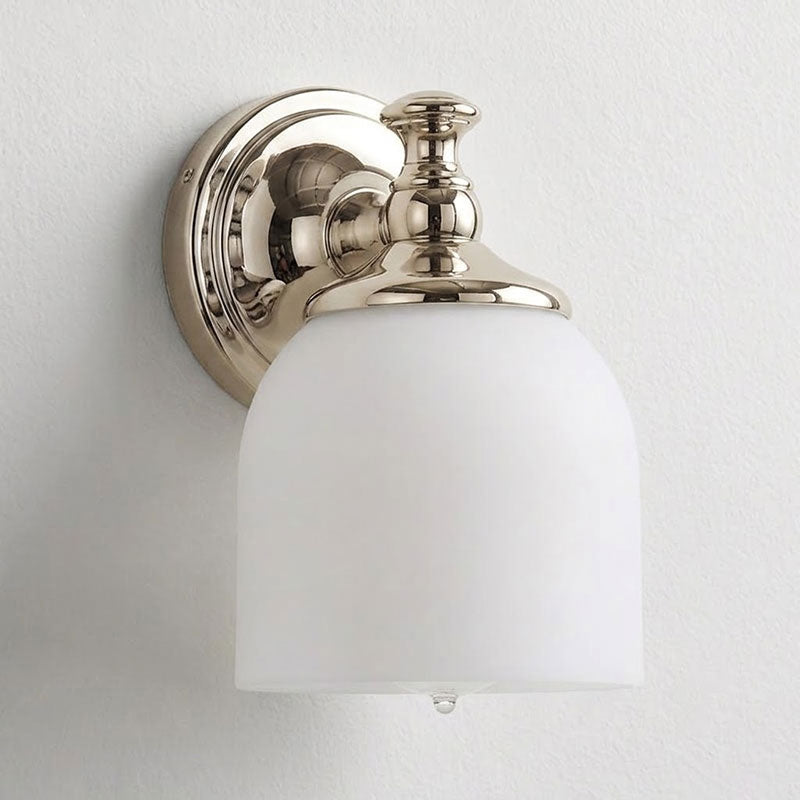 Aplique de pared clásico Campela sobre el espejo de un baño – imagen 49