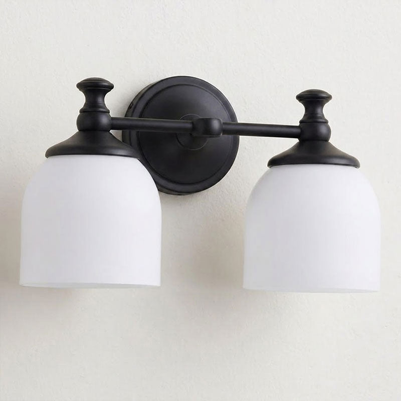Aplique de pared clásico Campela sobre el espejo de un baño – imagen 52