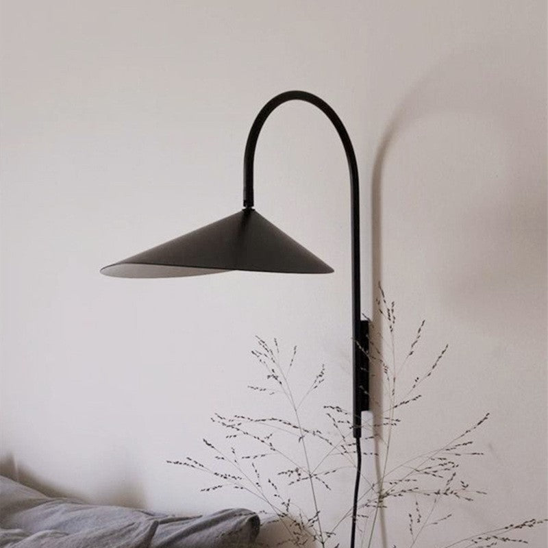 Metora: Aplique de Pared Moderno de Metal para Interiores