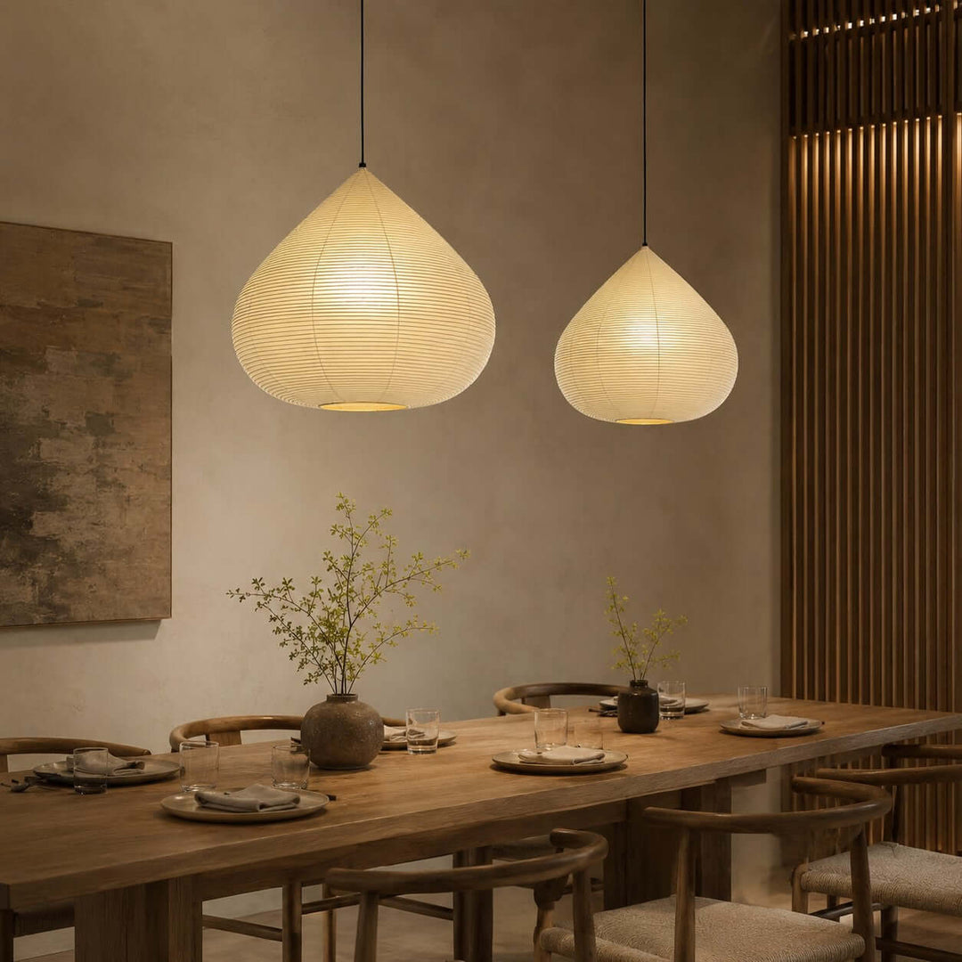 Lámpara colgante de papel Gotalia en un comedor de estilo japandi – imagen 11