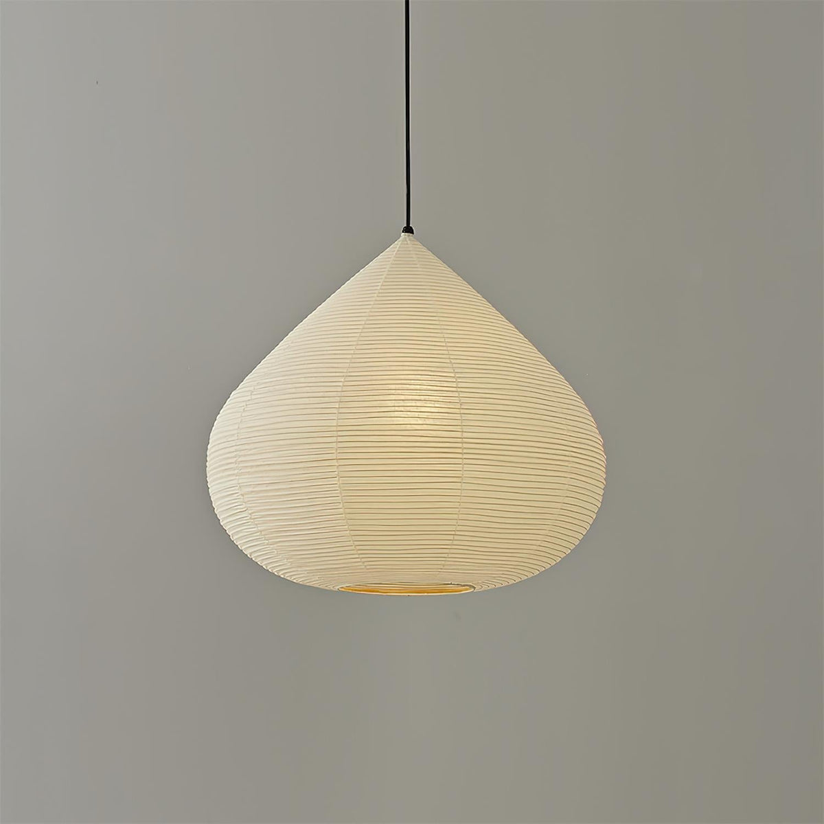 Lámpara colgante de papel Gotalia en un comedor de estilo japandi – imagen 3