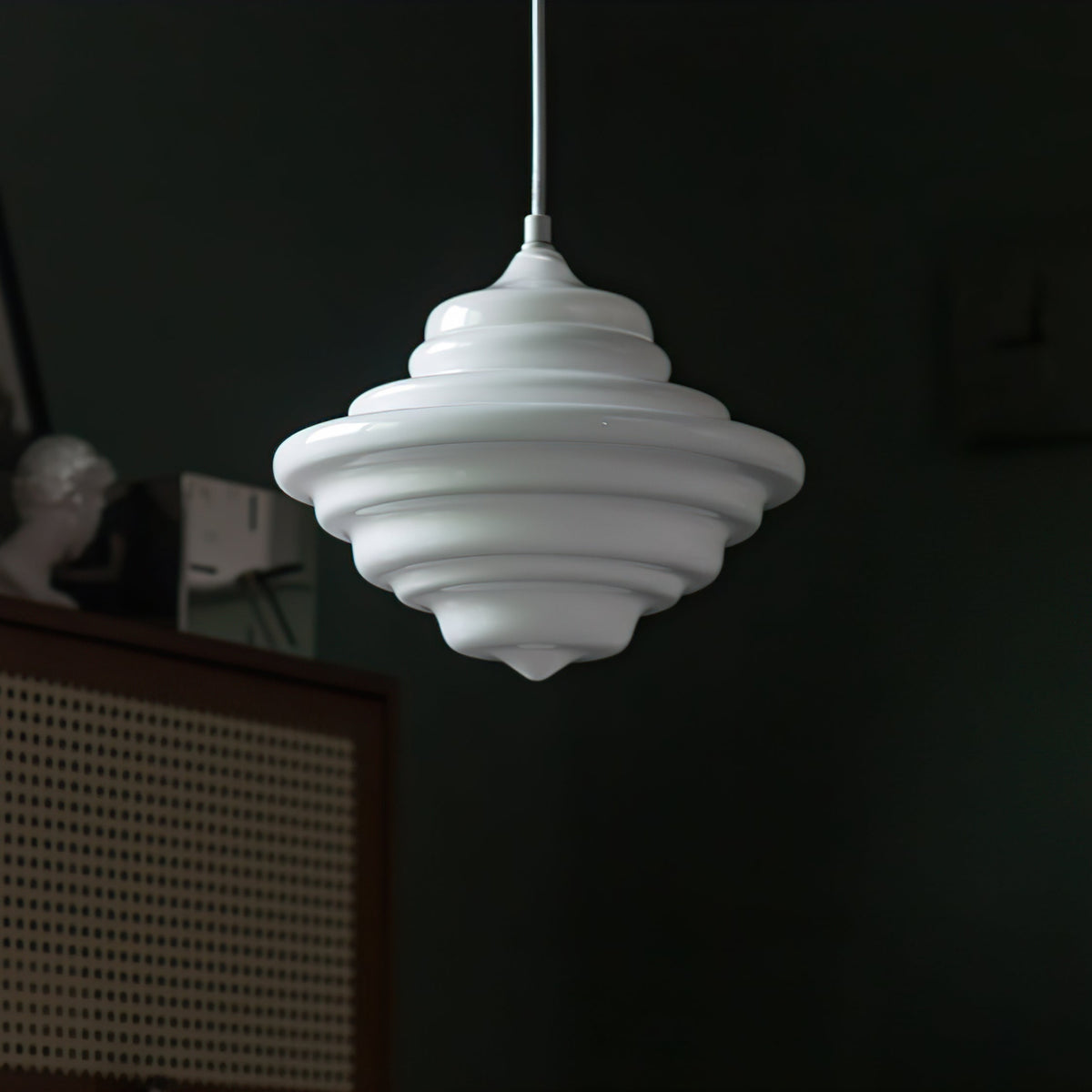 Lámpara colgante de cristal opal Escalona – vista principal