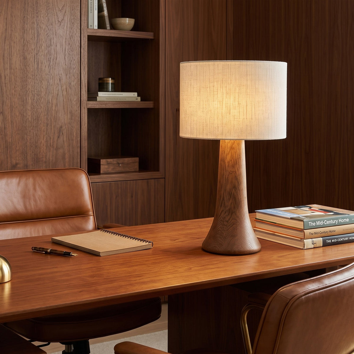 Lámpara de mesa de madera Bosela en un dormitorio acogedor – imagen 10