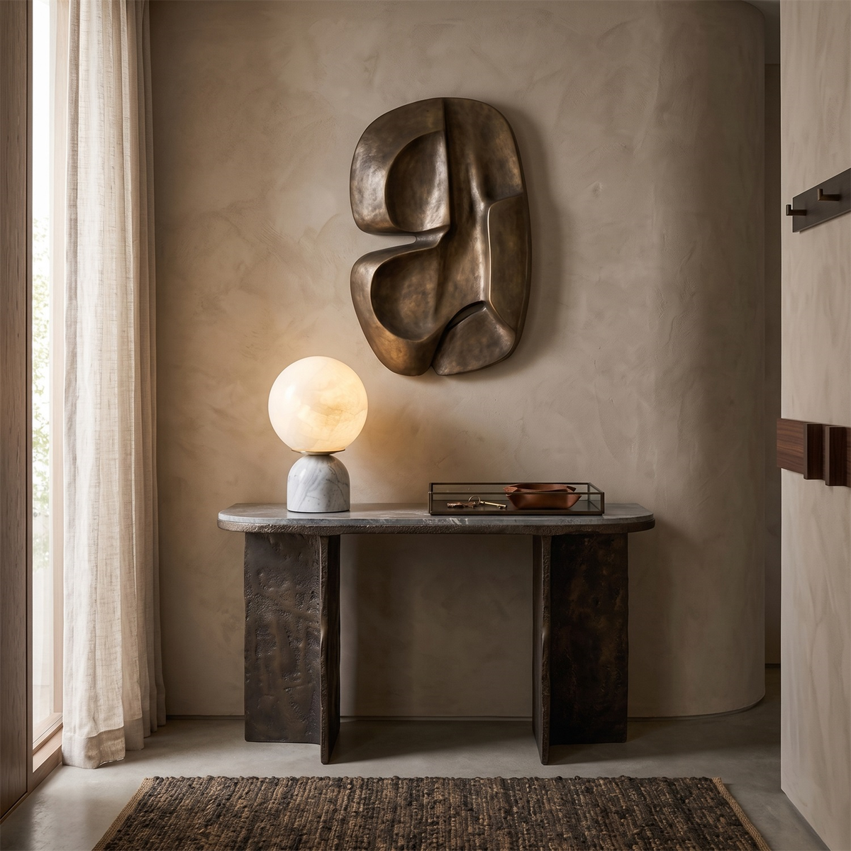 Lámpara de mesa de alabastro Selenza en un salón de estilo cálido – imagen 6