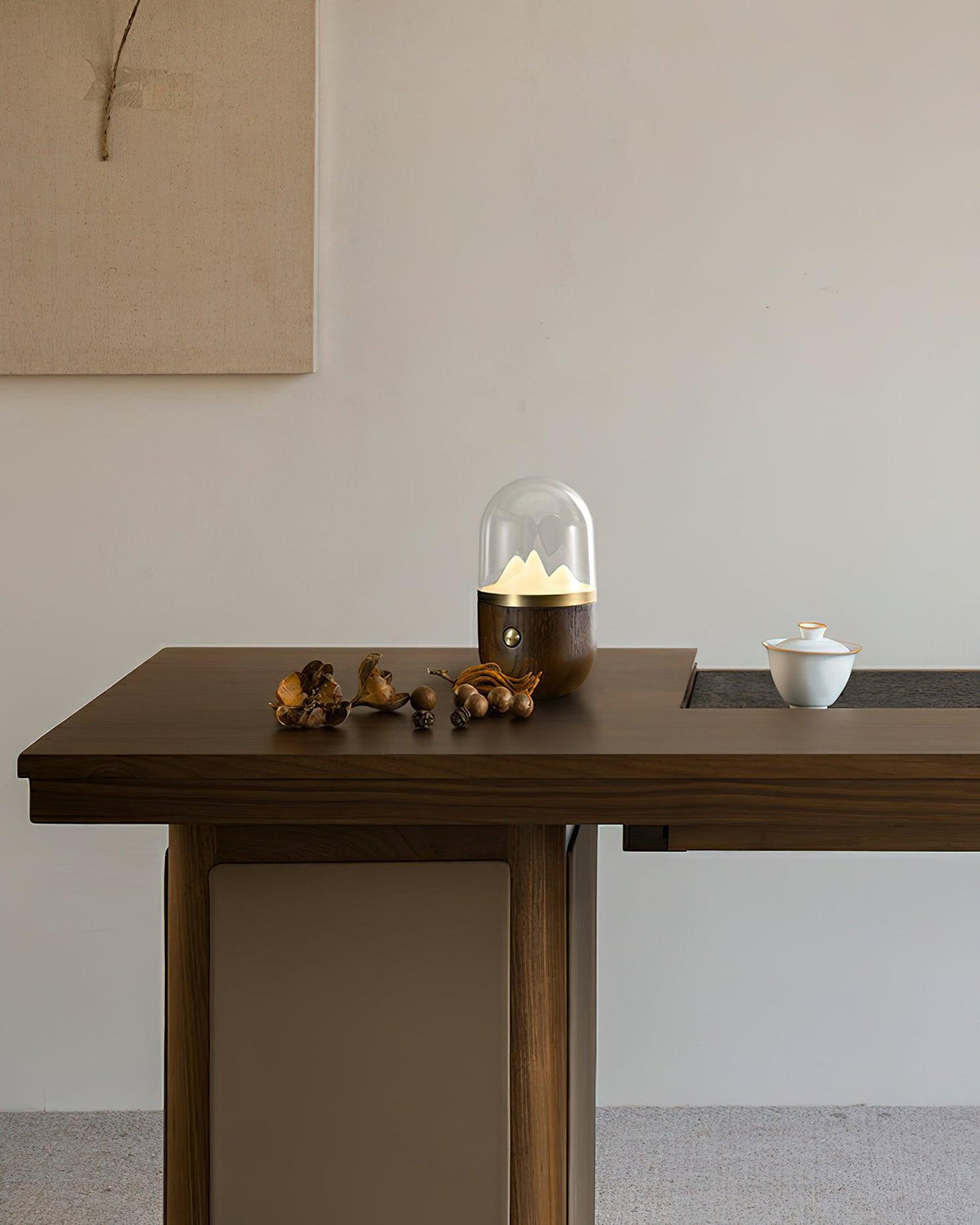 Lámpara de noche recargable Cumbrela sobre una mesa auxiliar – imagen 18