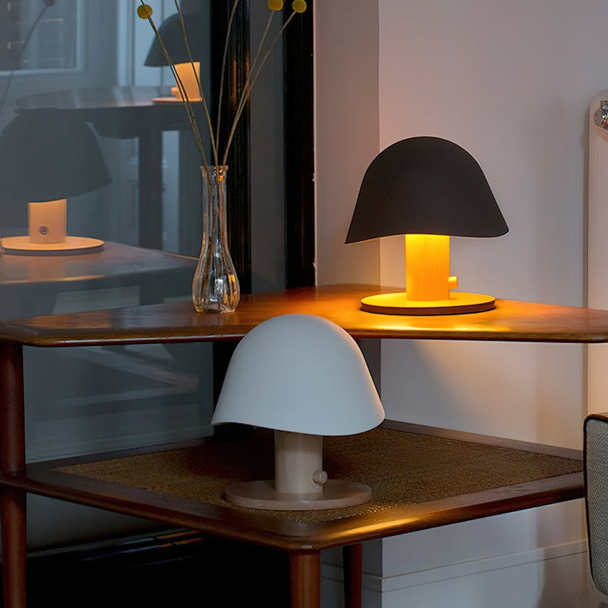 Lámpara de mesa seta Bosquela en un salón acogedor – imagen 13
