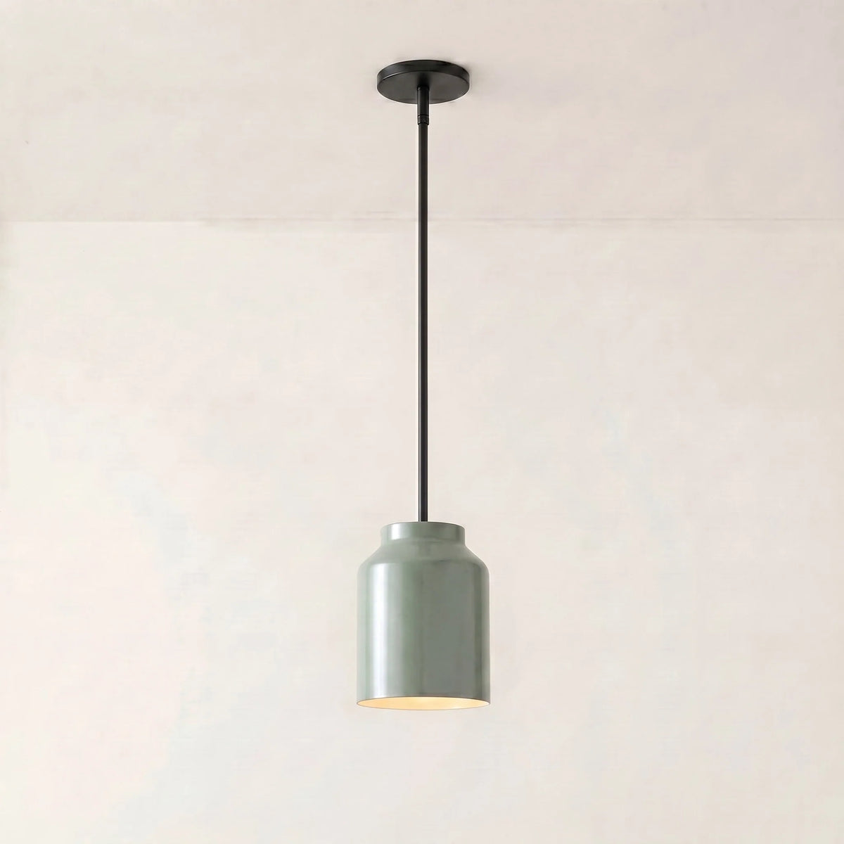 Lámpara colgante nórdica Salvena – Ø 19 cm, metal verde salvia, bronce oscuro