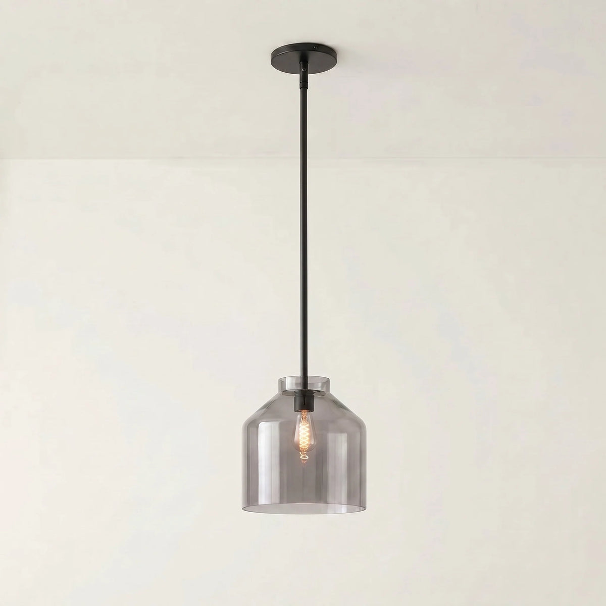 Lámpara colgante nórdica Salvena – Ø 27 cm, cristal ahumado, bronce oscuro