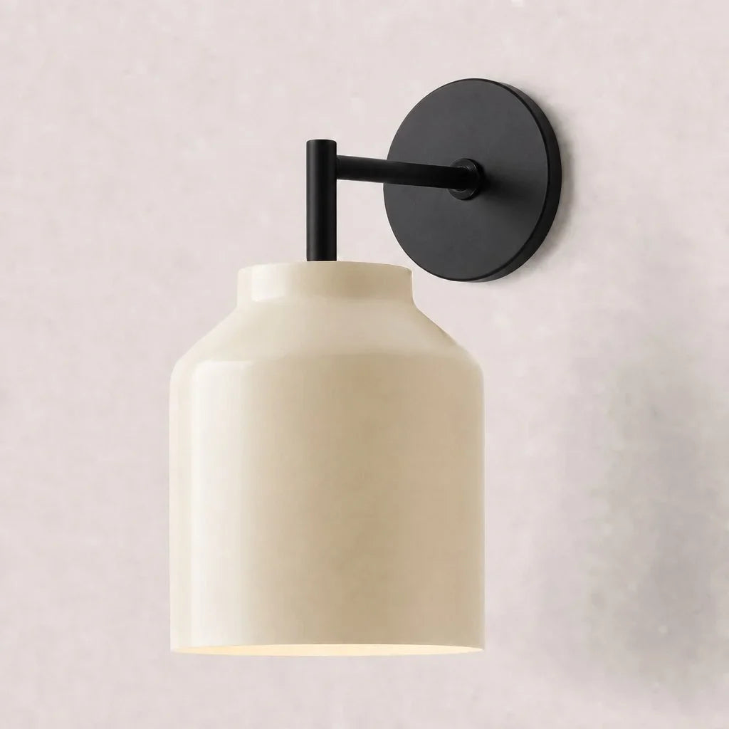 Aplique de pared nórdico Esmira en un dormitorio sereno – imagen 7