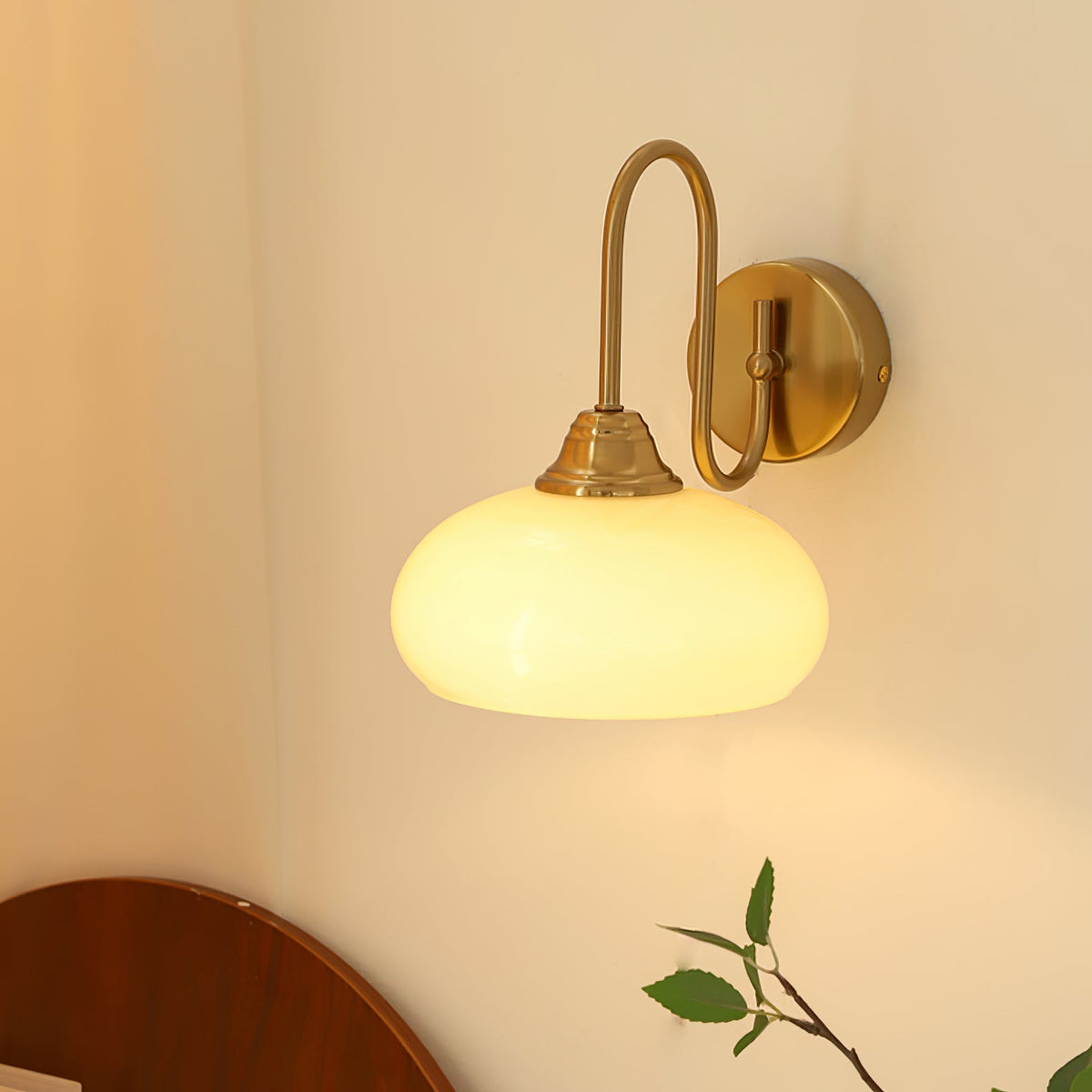 Aplique de pared de cristal Pomela en un dormitorio acogedor – imagen 15