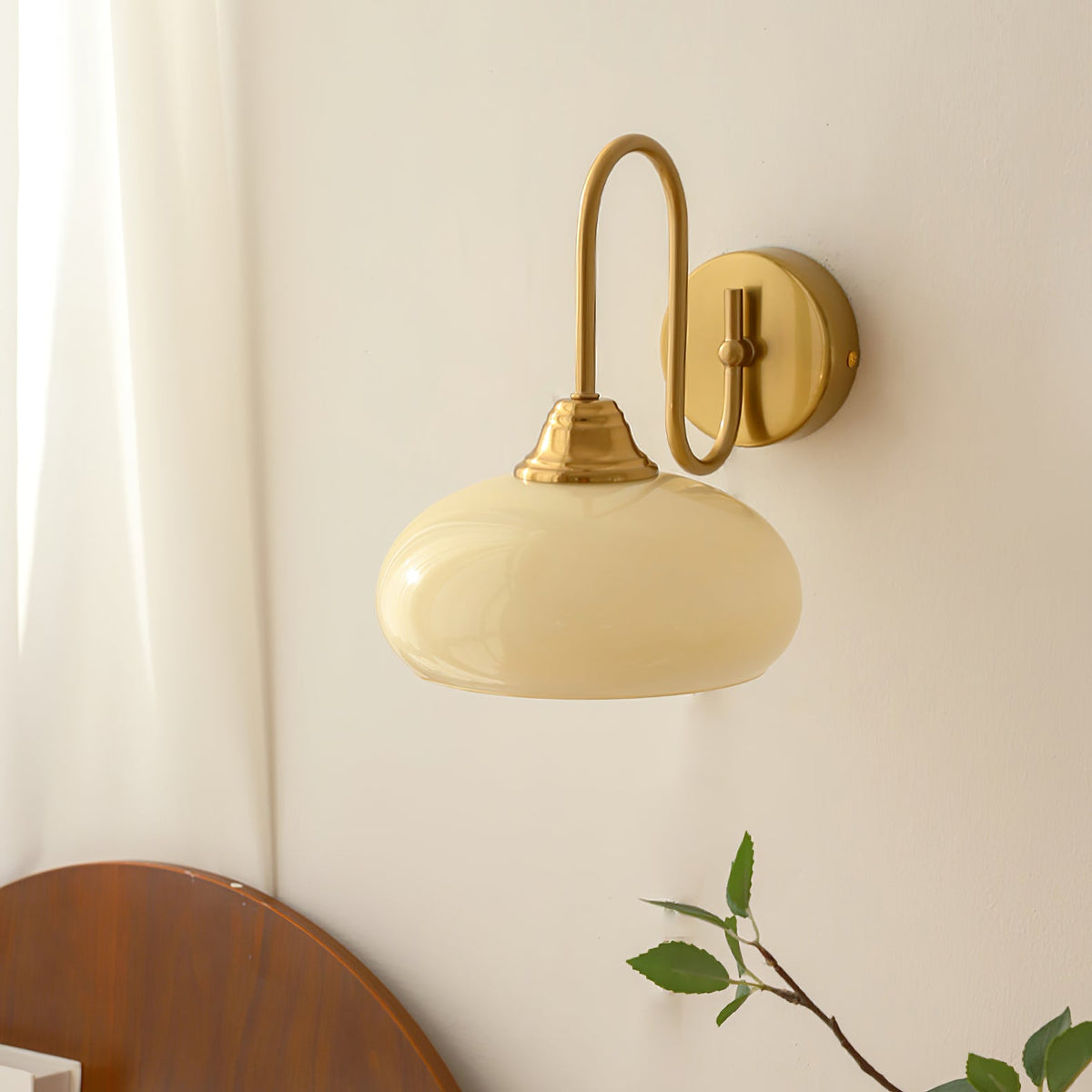 Aplique de pared de cristal Pomela en un dormitorio acogedor – imagen 18