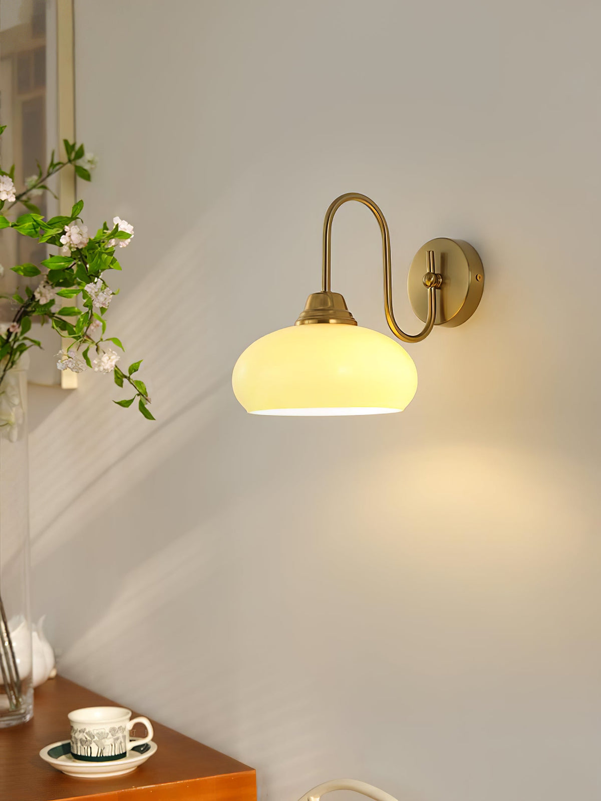 Aplique de pared de cristal Pomela en un dormitorio acogedor – imagen 23