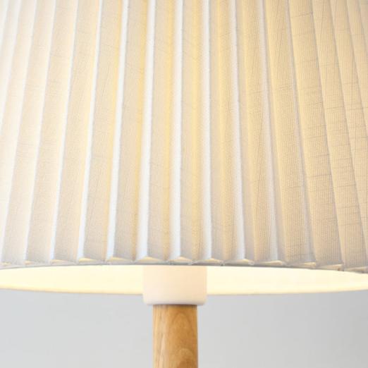 Lámpara de mesa Jatrava de travertino – detalle de la pantalla plisada