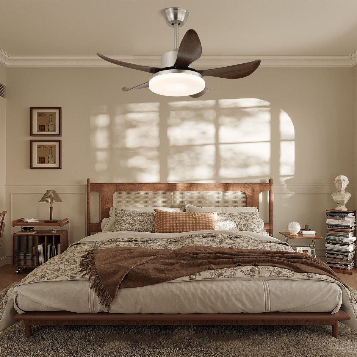 Ventilador de techo con luz Nogalia en un dormitorio acogedor – imagen 3