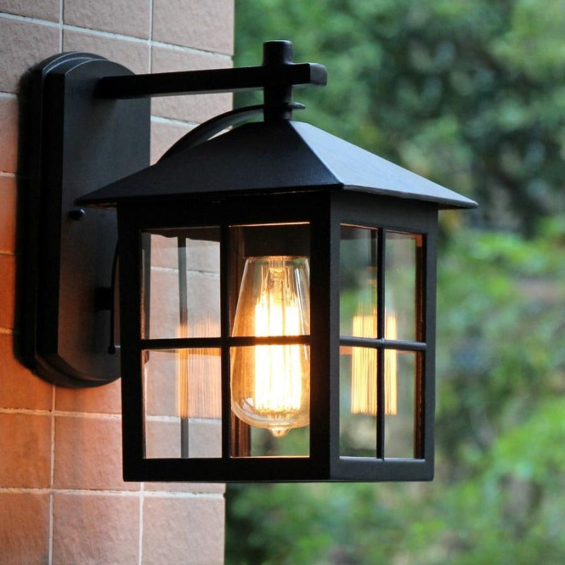 Farol de pared exterior Nubaro – encendido sobre pared de ladrillo