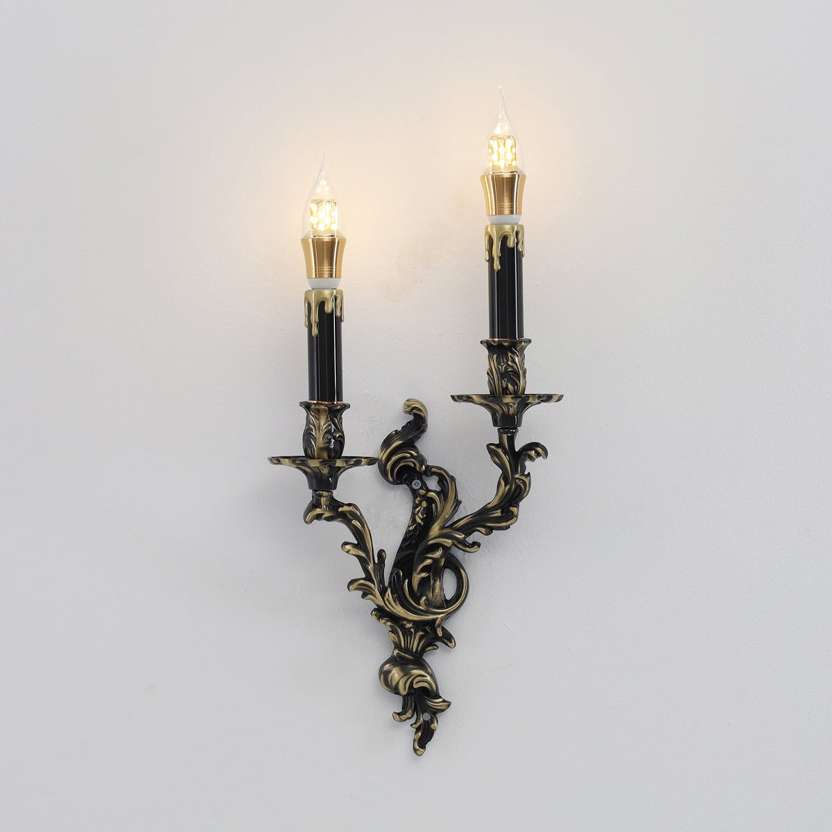 Aplique de pared rococó de latón Ledora – versión de 2 luces en latón negro