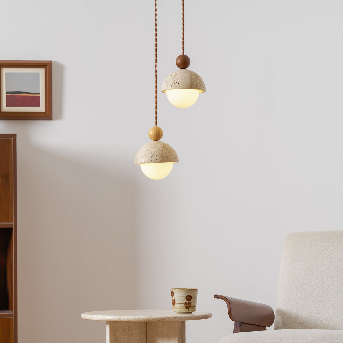 Lámpara colgante de travertino Roquela sobre una mesa de comedor – imagen 22