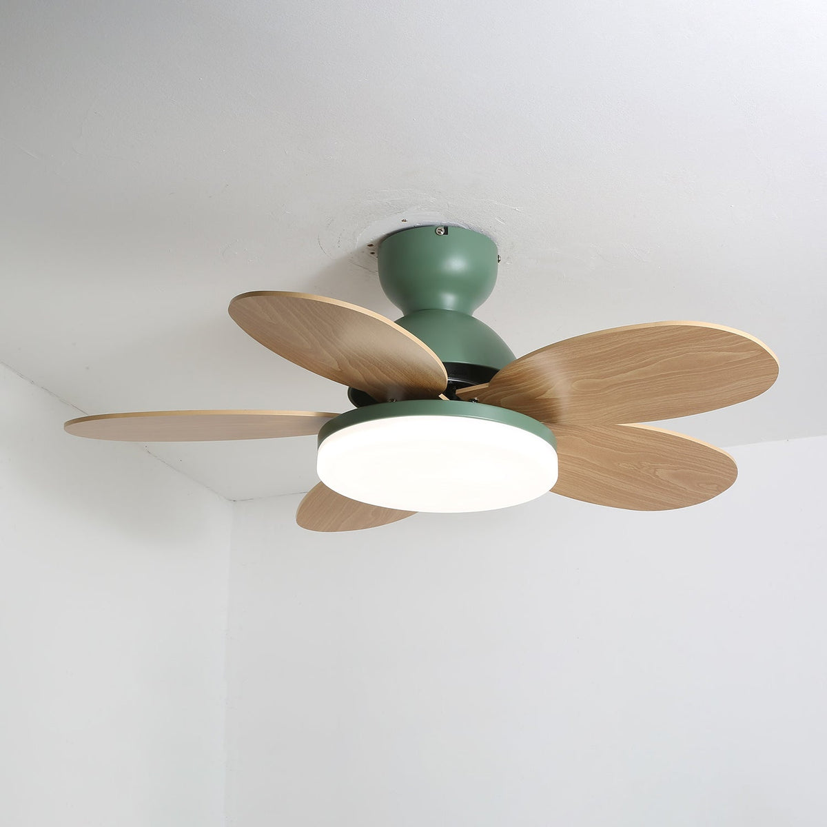 Ventilador de techo con luz Margela en una habitación infantil – imagen 9
