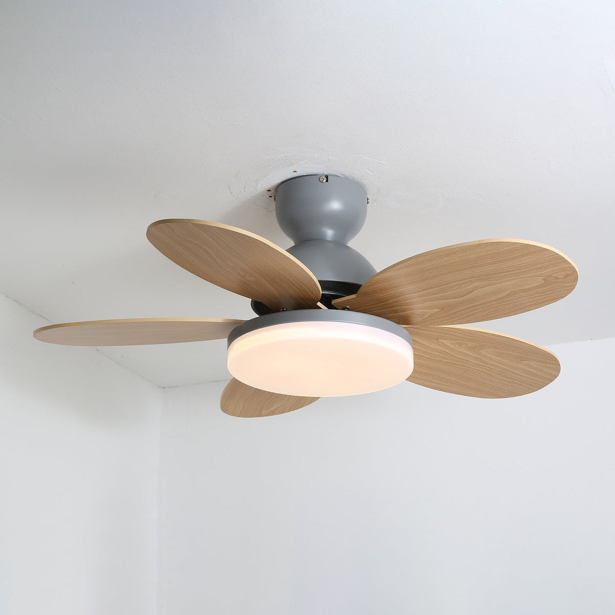 Ventilador de techo con luz Margela en una habitación infantil – imagen 6