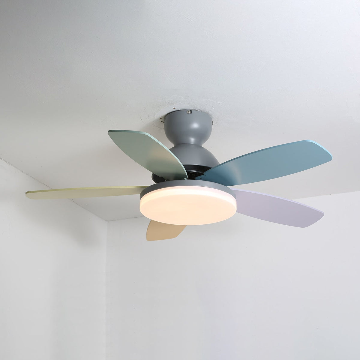 Ventilador de techo con luz Margela en una habitación infantil – imagen 7