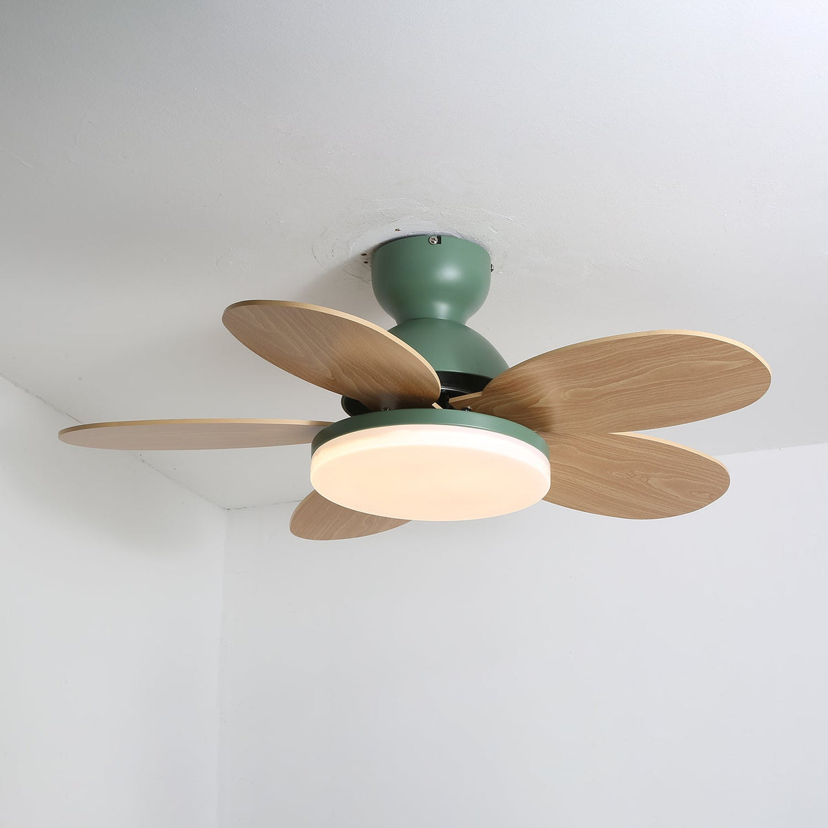 Ventilador de techo con luz Margela en una habitación infantil – imagen 10