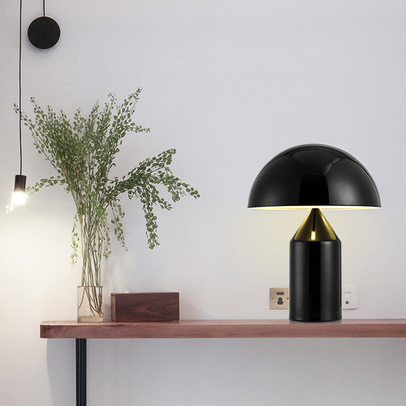 Lámpara de mesa seta de metal Monteva – negro