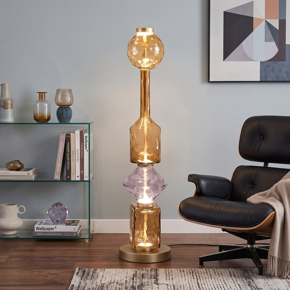 Lámpara de pie de cristal soplado Vidarela en un salón elegante – imagen 11