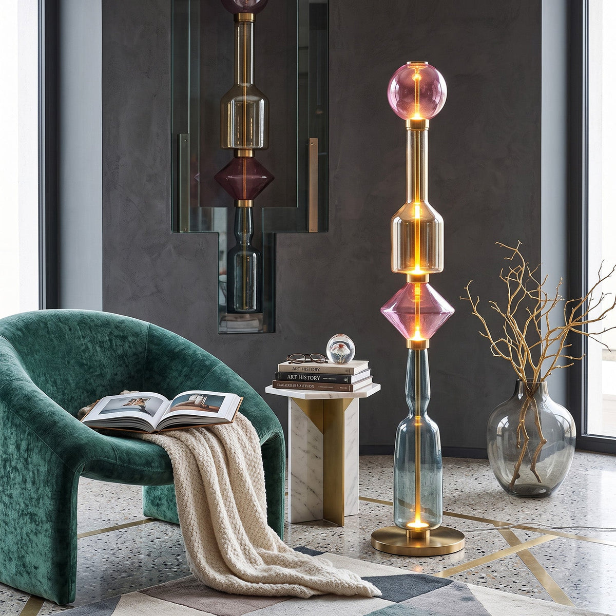 Lámpara de pie de cristal soplado Vidarela en un salón elegante – imagen 10