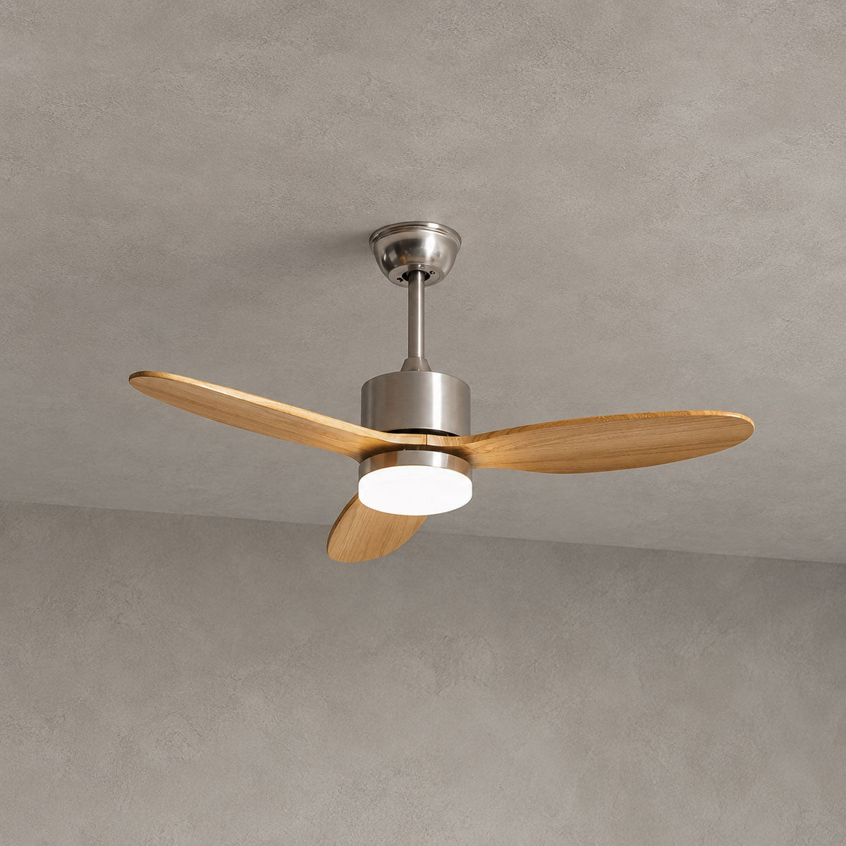 Ventilador de techo con luz Estelia en un salón moderno – imagen 23