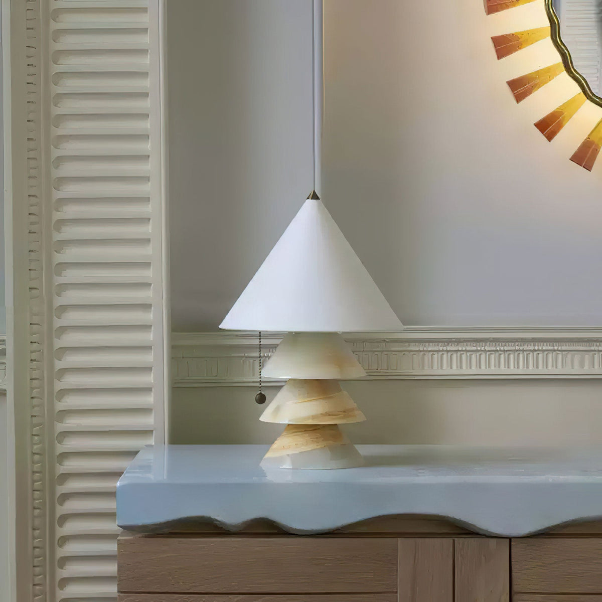 Lámpara de mesa de mármol Zigura en un interior de diseño – imagen 9