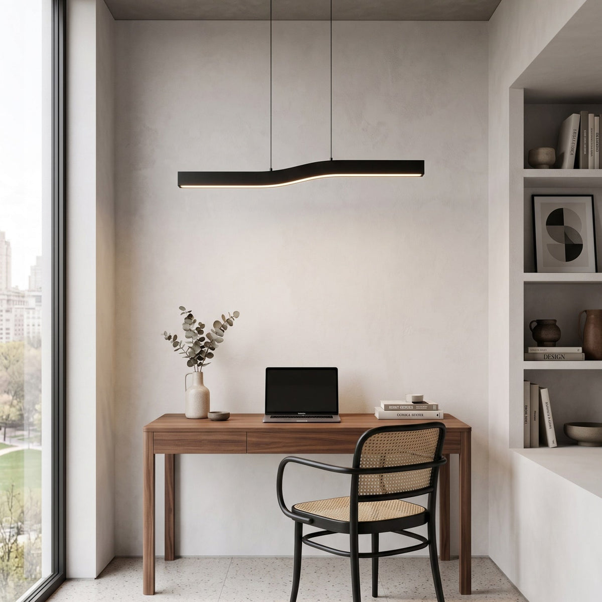 Lámpara colgante lineal LED Brisaro sobre una mesa de comedor – imagen 9