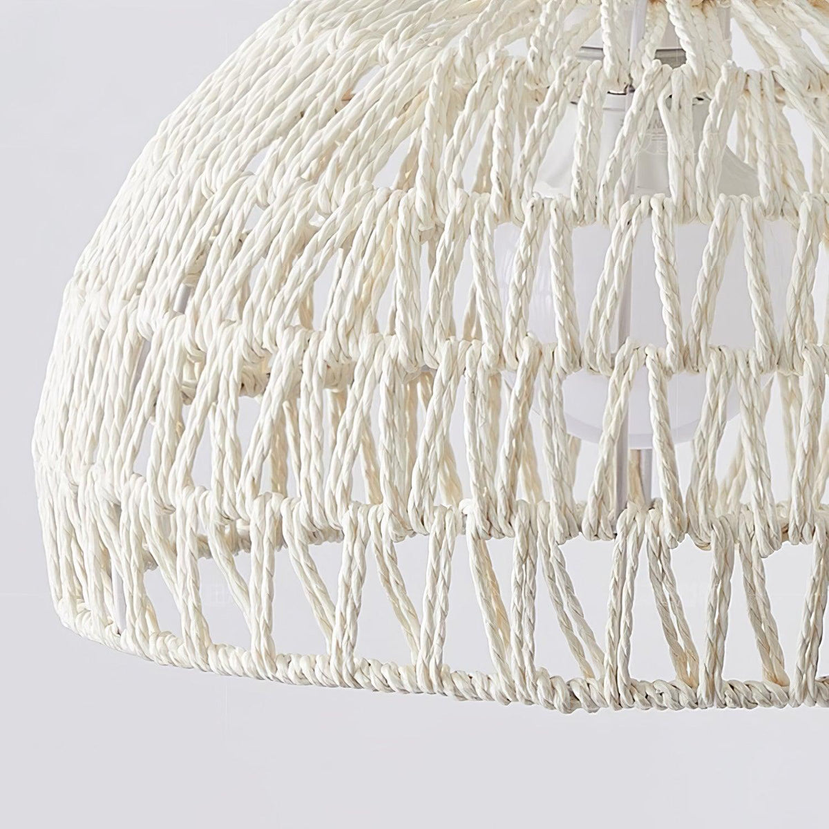 Lámpara colgante de ratán Bovela en un interior natural y luminoso – imagen 8