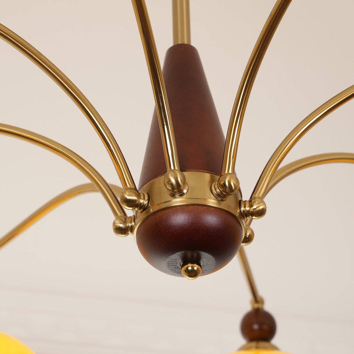 Lámpara de araña retro Tostela en un comedor acogedor – imagen 16