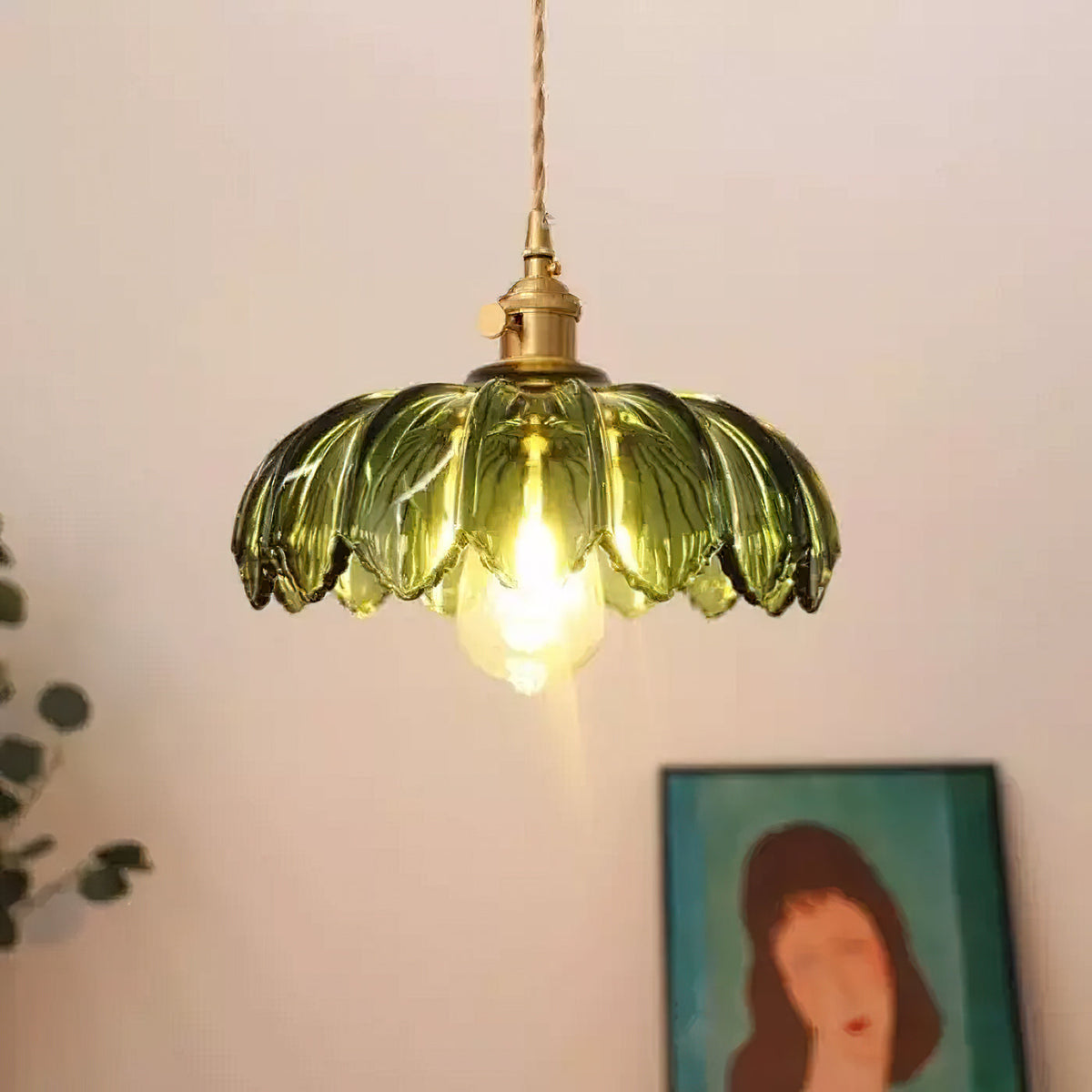 Lámpara colgante retro Esmalda sobre una mesa de comedor – imagen 25