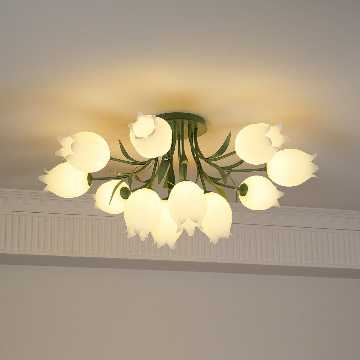 Lámpara de techo de flores Campiña en un salón luminoso – imagen 22
