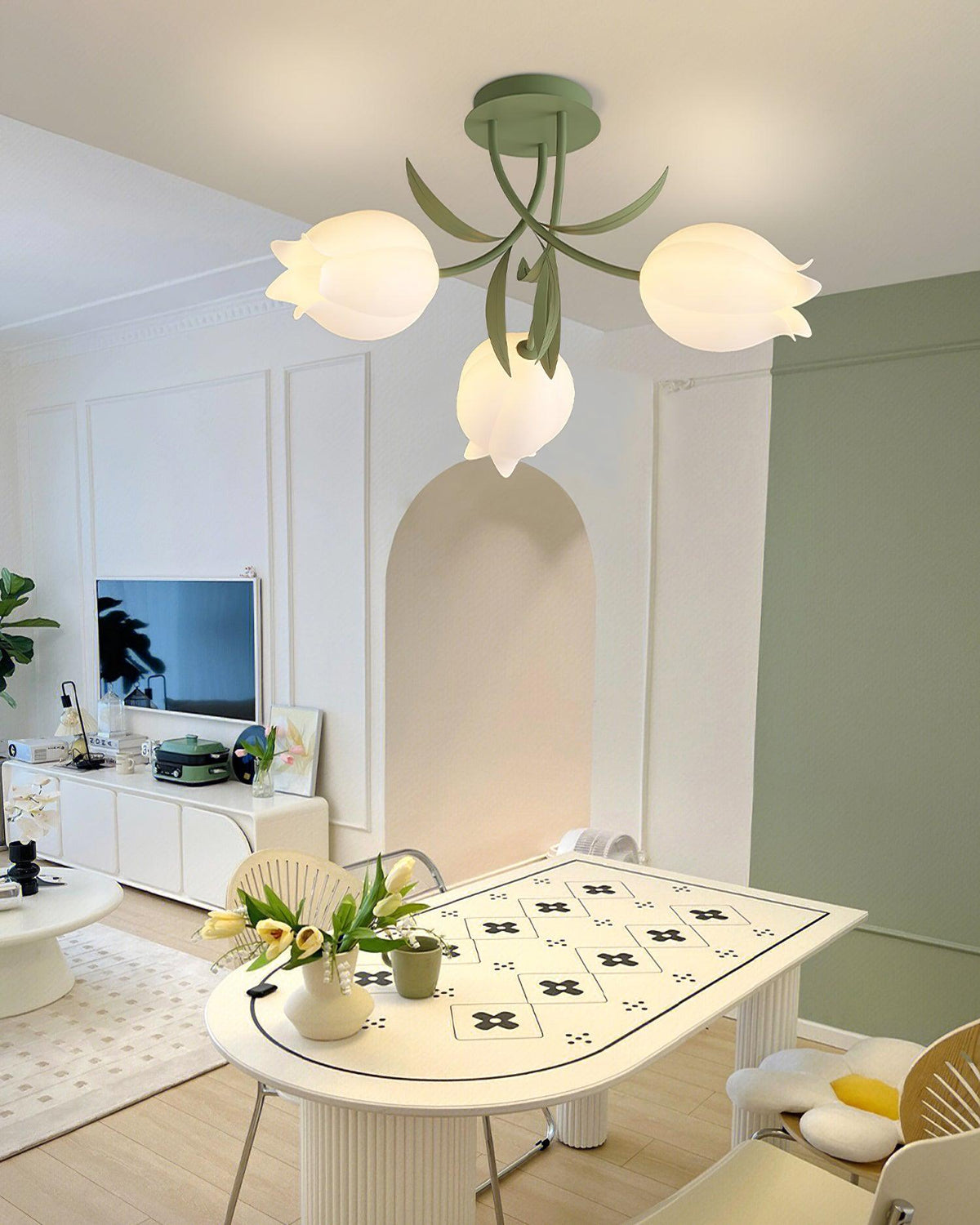 Lámpara de techo de flores Campiña en un salón luminoso – imagen 6