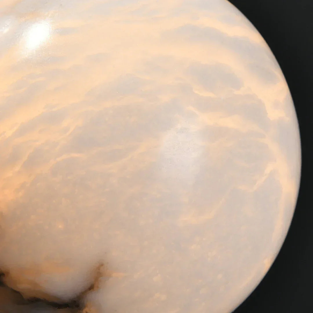 Lámpara de mesa de alabastro Selunia – detalle de las vetas del alabastro