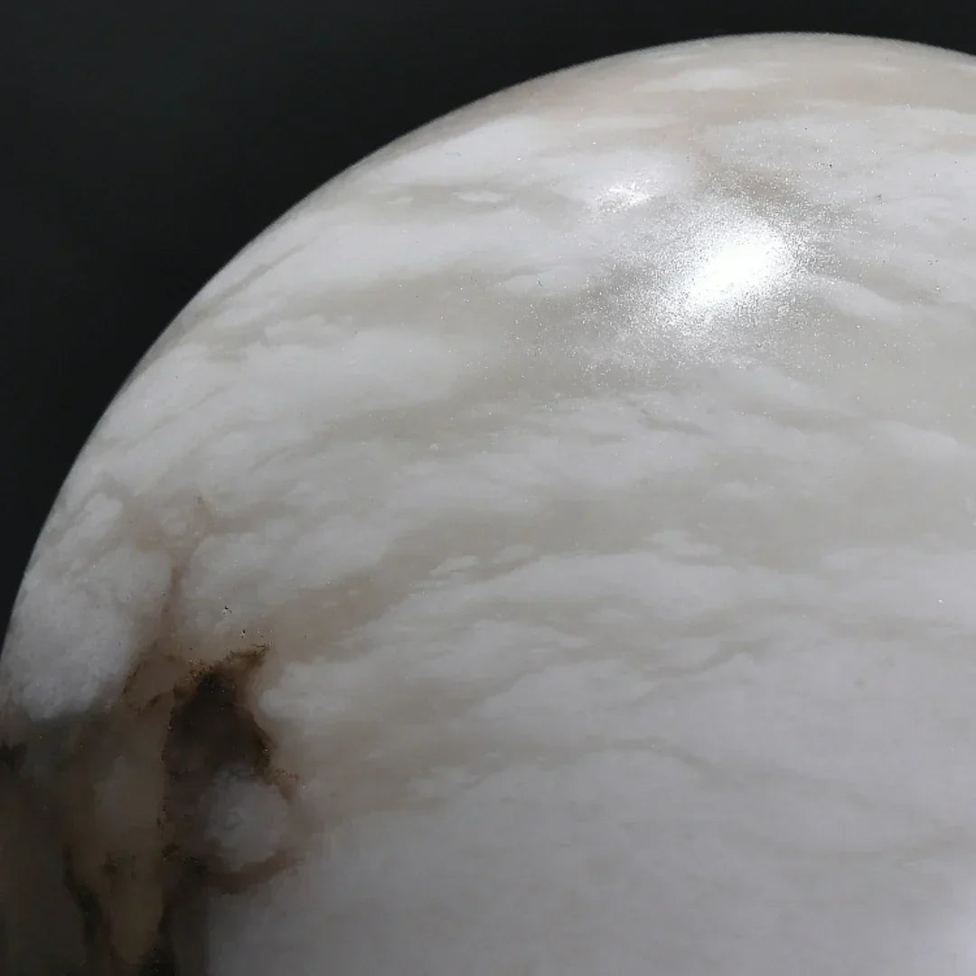 Lámpara de mesa de alabastro Selunia – detalle de la piedra natural