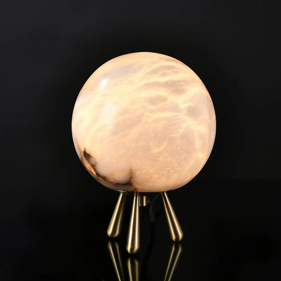 Lámpara de mesa de alabastro Selunia – tamaño pequeño encendida