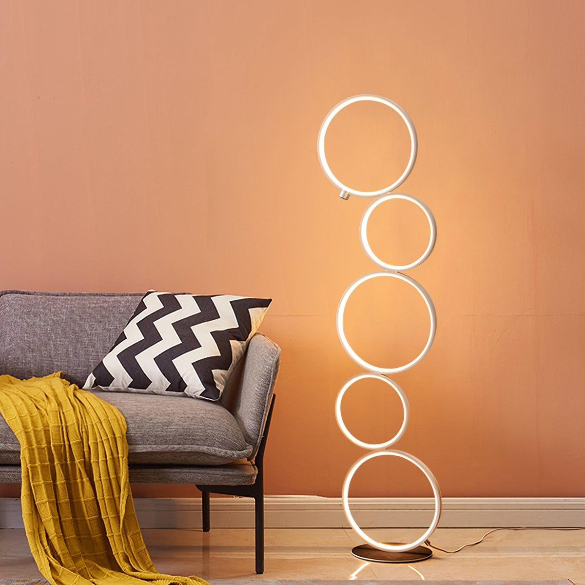 Lámpara de pie LED de aros Ruedina – blanco encendida