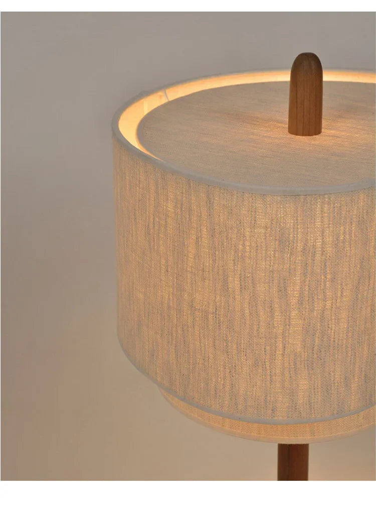 Lámpara de mesa wabi sabi Tapela en un salón sereno – imagen 9