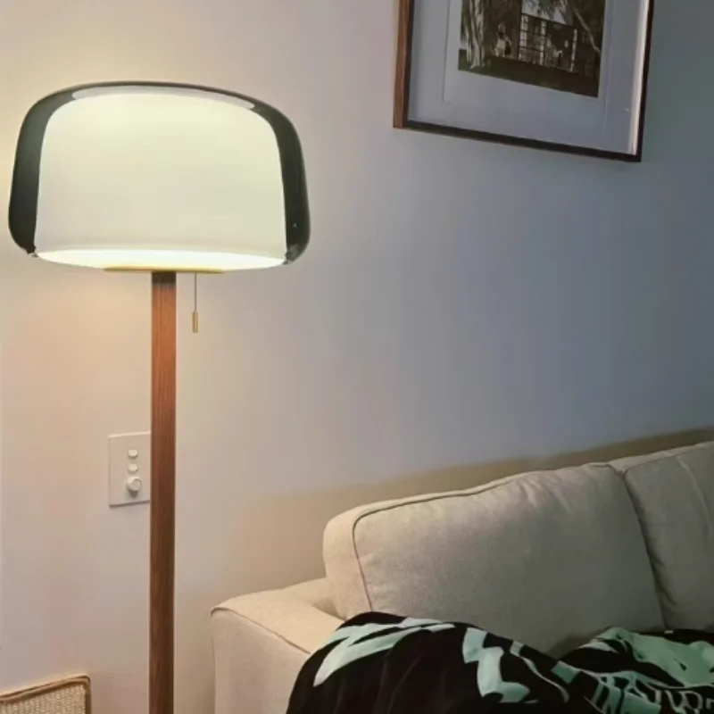 Lámpara de pie de cristal Prisela en un salón cálido – imagen 6